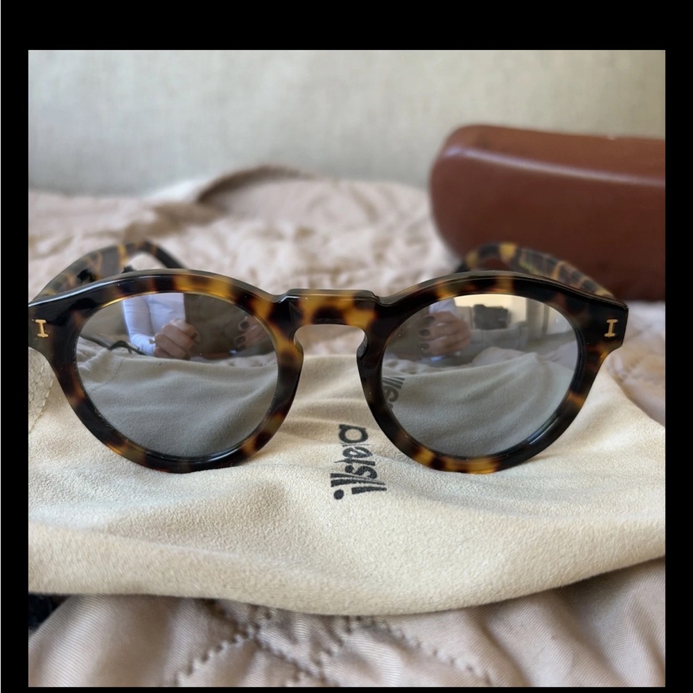Illesteva Tortoise Round Sunglasses